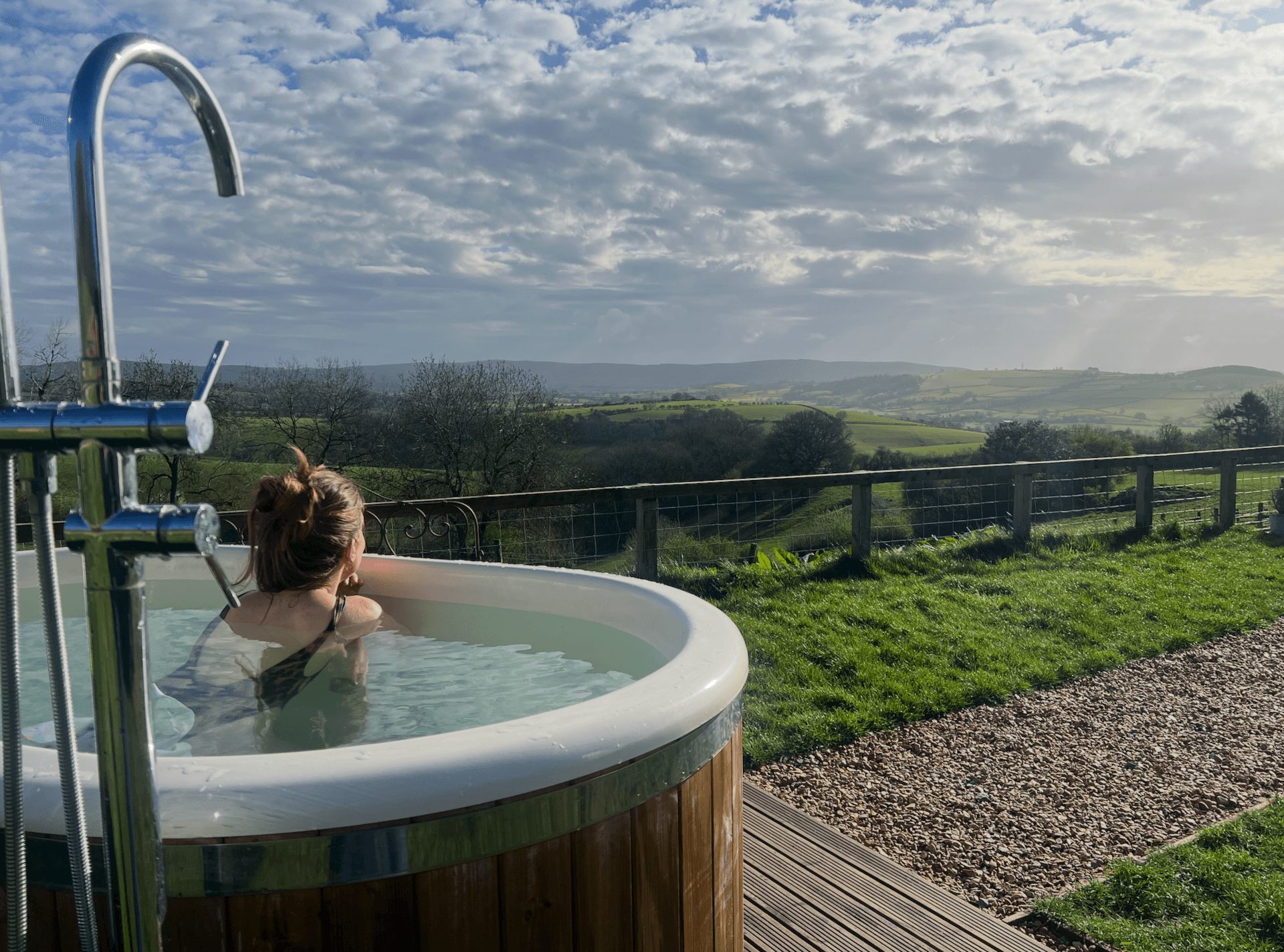 Shepherd's Hut with Hot Tub in Shropshire — What to Expect