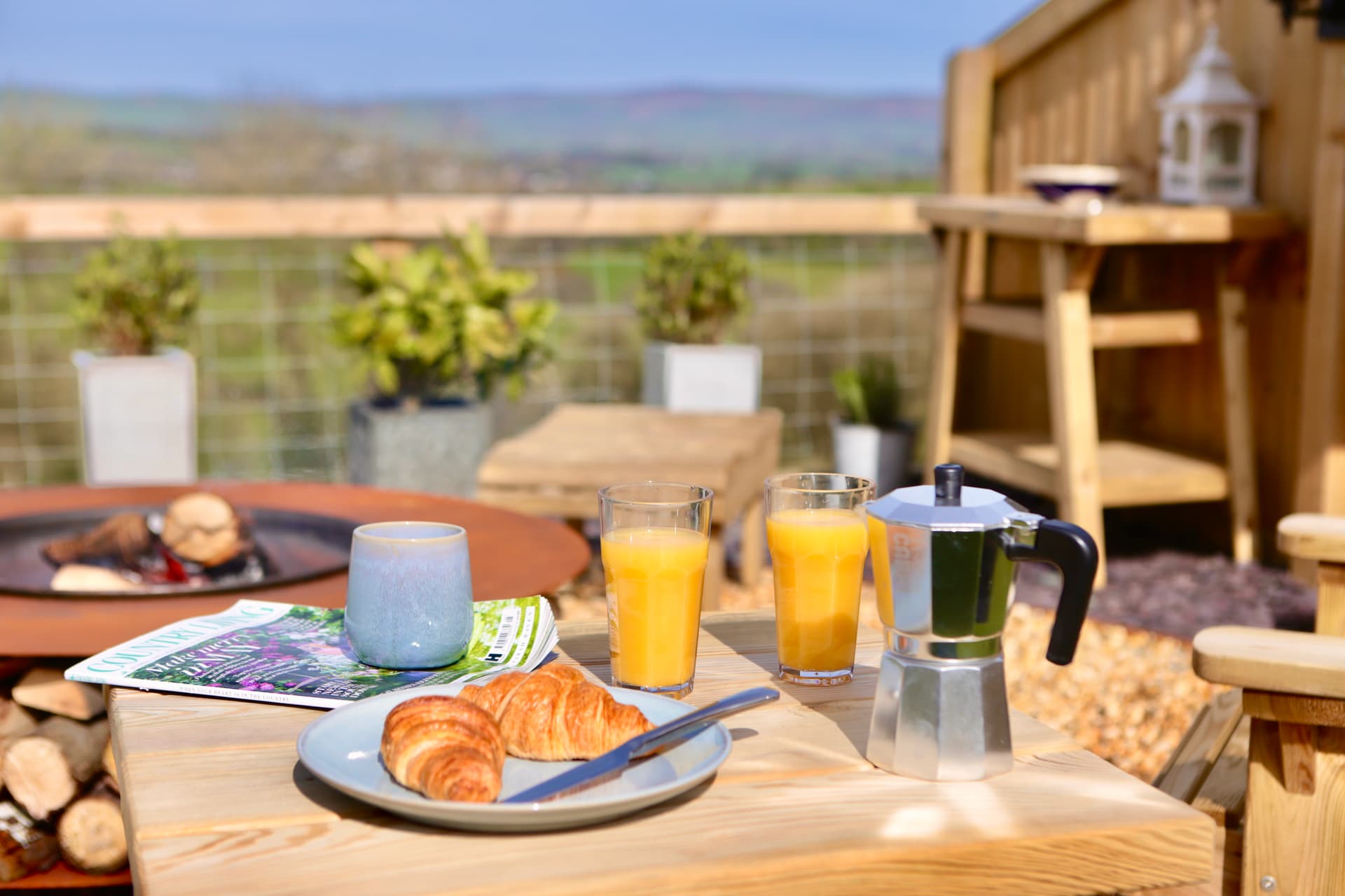 Breakfast in the hut