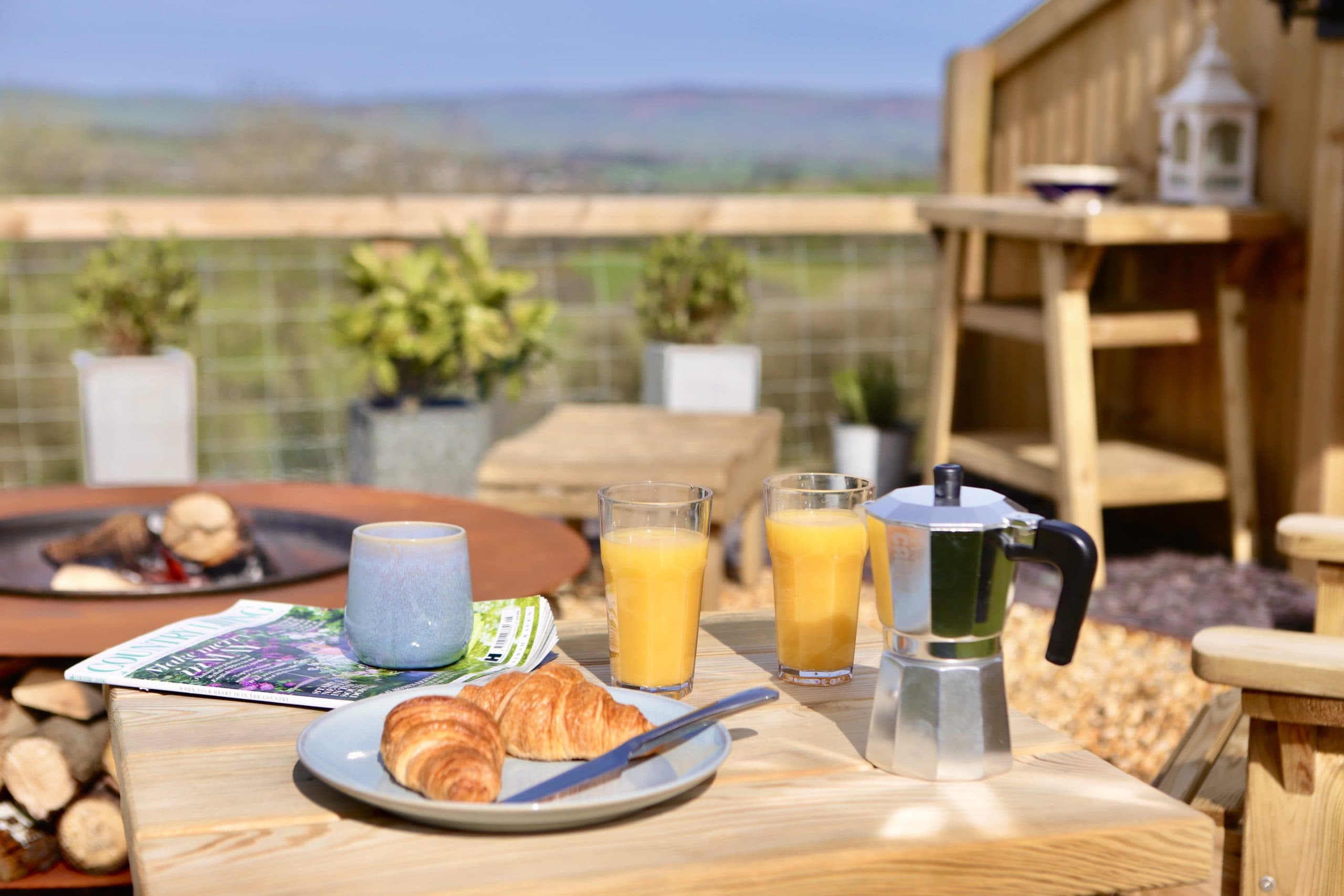 Breakfast in the hut